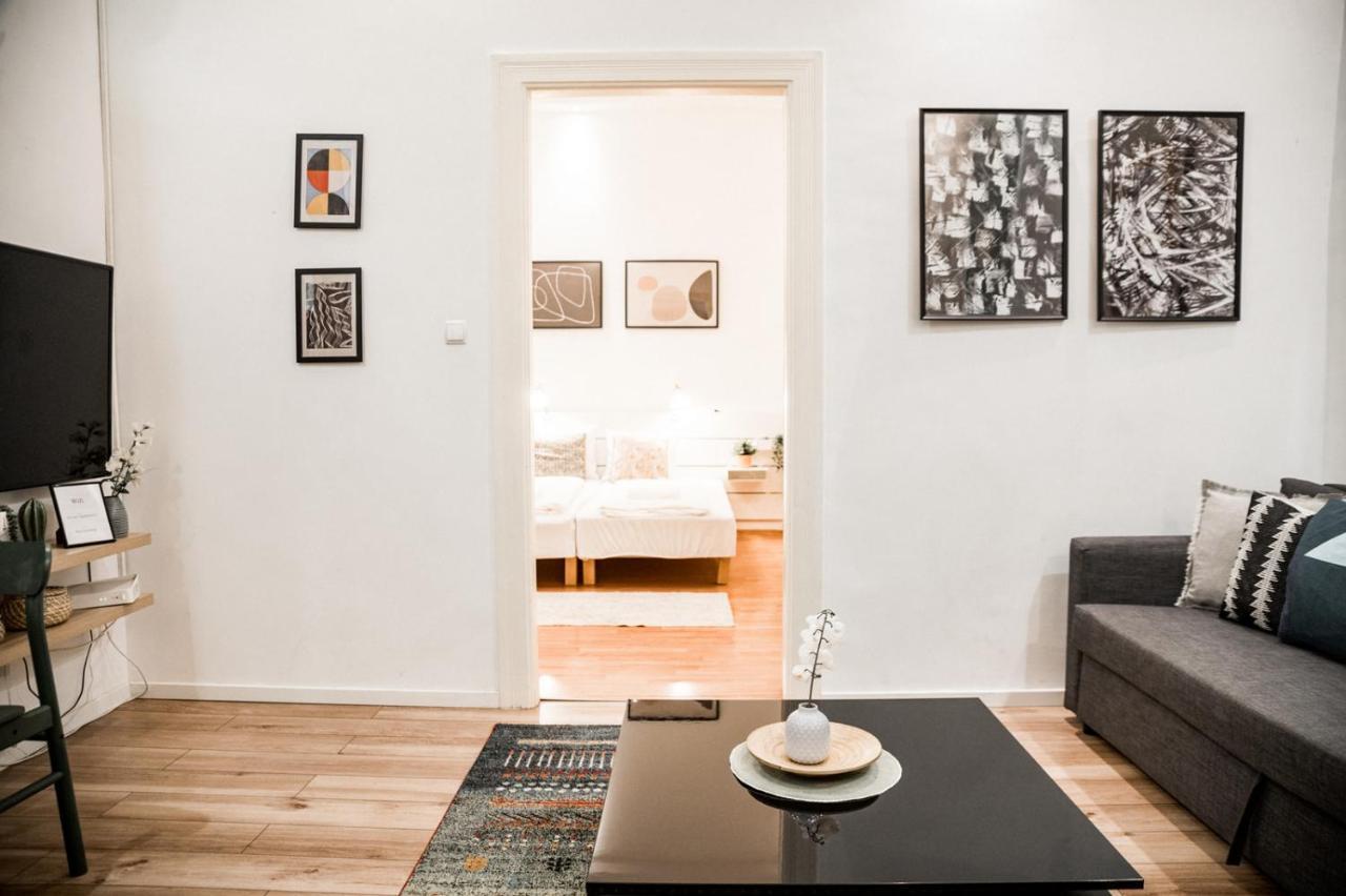 Stylish And Spacious ! Central Location Kazincy Netflix Budapest Esterno foto