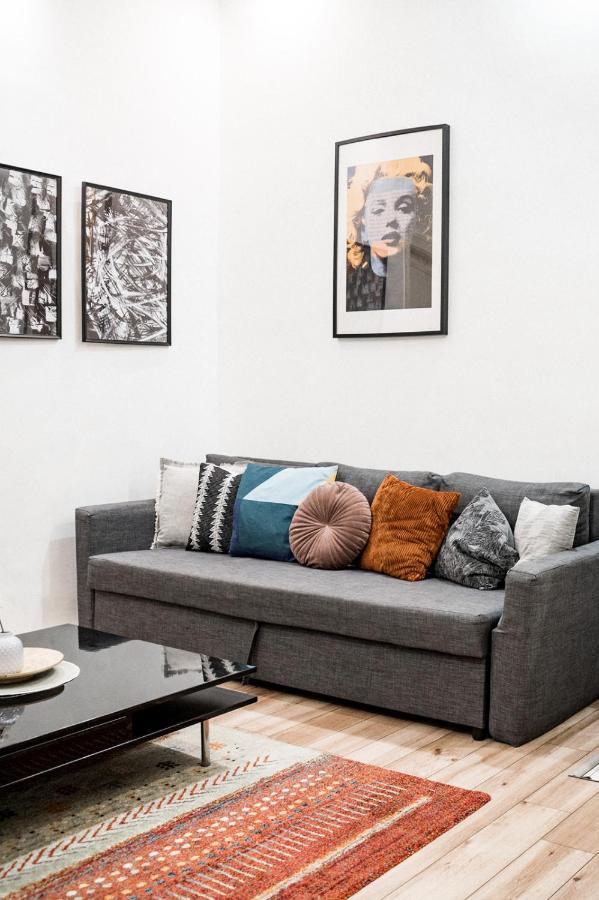 Stylish And Spacious ! Central Location Kazincy Netflix Budapest Esterno foto
