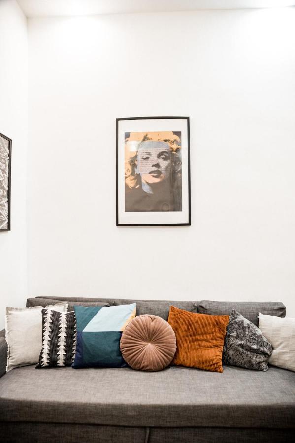 Stylish And Spacious ! Central Location Kazincy Netflix Budapest Esterno foto