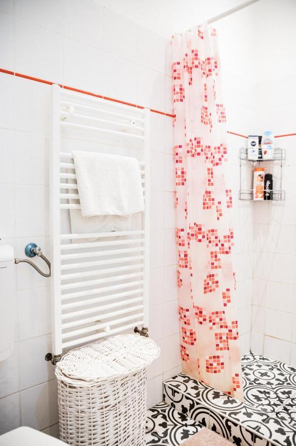 Stylish And Spacious ! Central Location Kazincy Netflix Budapest Esterno foto